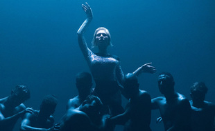 Elena Tsagrinou dans le clip de sa chanson El Diablo.