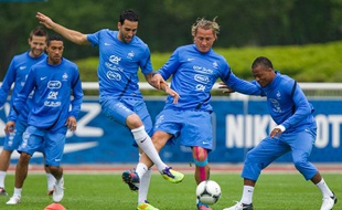 Les neuf joueurs de l'équipe de France déjà présents à Clairefontaine comme Mexès ou Evra, s'entrainent.