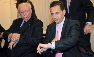 Le maire de Marseille, Jean-Claude Gaudin, et le ministre de l'Immigration, de l'Intégration, de l'Identité nationale, Eric Besson, lors du débat sur l'identité nationale organisé à Marseille, le 15 janvier 2010.