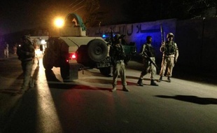 Un kamikaze a fait sauter vendredi une voiture chargée d'explosifs à Kaboul devant une résidence habitée par des travailleurs étrangers, a annoncé le ministère de l'Intérieur sans donner de précisions sur d'éventuelles victimes.