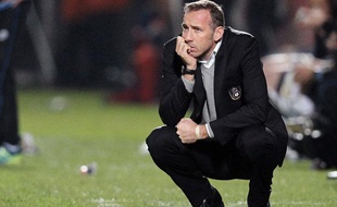 Eric Roy, désormais ex-entraîneur de Nice, le 30 octobre 2011, au stade du Ray.