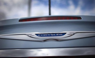 Le groupe automobile italien Fiat a annoncé mardi avoir achevé le rachat auprès du fonds américain Veba de sa part dans le constructeur américain Chrysler, qui devient ainsi sa filiale à 100%.