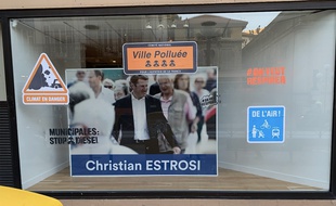 La devanture de la permanence des Amis du maire, le 6 janvier 2019