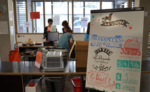 La Louve, supermarché coopératif de Paris, n'est ouvert qu'à ses membres qui doivent donner de leur temps 3 heures toutes les 4 semaines.