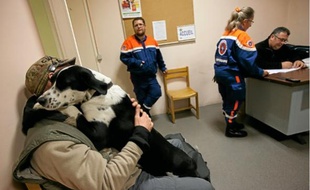 Dans ce foyer, géré par les secouristes de la Protection civile, on peut venir avec son chien.