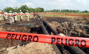 Neuf personnes ont été tuées et 40 intoxiquées après une fuite d'ammoniac sur une canalisation de la compagnie publique Pemex dans une zone rurale de l'Etat d'Oaxaca (sud du Mexique), selon un nouveau bilan annoncé mercredi par Pemex et les autorités de l'Etat.