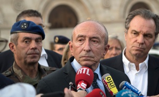 Gerard Collomb à Marseille, le 1er octobre, après l'attaque survenue sur le parvis de la gare Saint-Charles. AFP PHOTO / BERTRAND LANGLOIS