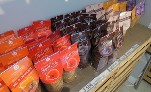 Les biscuits proposés par les Deux Gourmands, dans leur boutique des Yvelines.