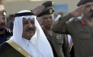 Le puissant ministre de l'Intérieur d'Arabie saoudite, en poste depuis 36 ans, le prince Nayef Ben Abdel Aziz, 78 ans, nommé jeudi par décret du cabinet royal prince héritier et vice-Premier ministre, est un homme à poigne qui a supervisé la lutte contre Al-Qaïda.