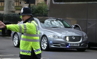 La Jaguar blindée dans laquelle