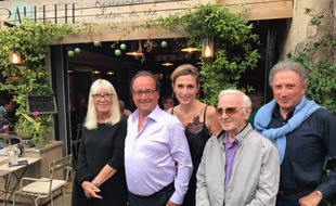 Julie Gayet et François Hollande posent pour la première ...