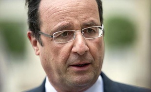 François Hollande a rendu hommage mercredi matin au Panthéon au poète et homme politique martiniquais Aimé Césaire, à l'occasion du centenaire de sa naissance, saluant une figure "intimement liée à l'esprit de la République" et à "la lutte contre l'esclavage, le colonialisme, la brutalité".