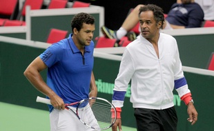 Jo-Wilfried Tsonga et Yannick Noah lors de France-République Tchèque en Coupe Davis, le 13 juillet 2016.