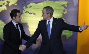 Nicolas Sarkozy et George W. Bush au Sommet du G20 le 15 novembre 2008 à Washington.
