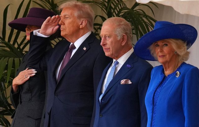 Une cérémonie d'accueil dans la cour du château était organisé aux côtés du roi Charles III et de la reine Camilla.