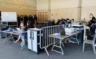 Les équipes de l'étude Coverage se sont installées dans un gymnase à Bordeaux.