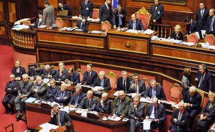 Le Sénat italien a adopté mardi en quatrième et dernière lecture le projet de loi prévoyant l'inscription dans la Constitution de la "règle d'or" de l'équilibre budgétaire, destinée à rassurer les marchés alors que le pays est empêtré dans la crise de la dette