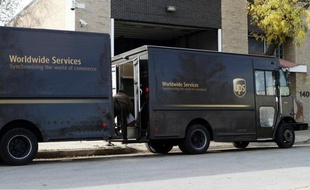 L'OPA amicale du groupe américain de livraison de colis United Parcel Service (UPS) sur son rival néerlandais TNT, annoncée en mars pour un montant total de 5,16 milliards d'euros, débutera vendredi, ont indiqué jeudi les deux sociétés.