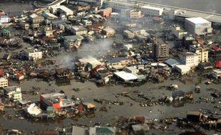 La ville japonaise de Kesennuma dévastée par le tsunami le 12 mars 2011