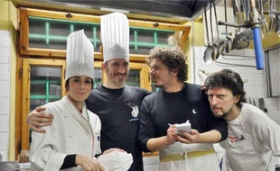 Une compilation originale propose des morceaux d'artistes accompagnés de recettes.