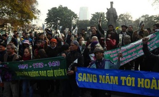 Des militants vietnamiens ont scandé des slogans anti-chinois dimanche lors d'un rassemblement à l'occasion du 40e anniversaire de l'invasion chinoise des Paracels, îles contestées en mer de Chine méridionale.