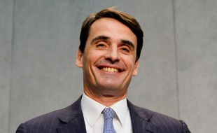 Le Français Jean-Baptiste de Franssu remplace l'Allemand Ernst von Freyberg à la tête de l'IOR, "banque du pape", le 9 juillet 2014 au Vatican