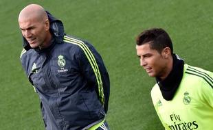 Zinédine Zidane et Cristiano Ronaldo lors d'un entraînement du Real Madrid, le 8 janvier 2016.