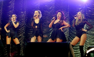 Les Little Mix (Leigh-Anne Pinnock, Perrie Edwards, Jesy Nelson et Jade Thirlwall), en concert à Manchester (Angleterre), le 11 décembre 2015.