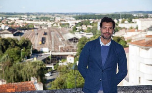 Le comédien Laurent Lafitte, lors d'une séance photos pour la présentation du film "Boomerang", au festival du film d'Angoulême, le 26 août 2015