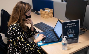 Dans une start-up française, en période de Covid-19.