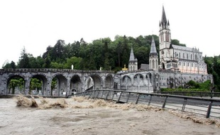 Le Gave de Pau en crue à Lourdes (illustration).