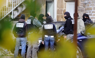 La défense des huit prévenus dans l'affaire Tarnac pourrait torpiller les éléments de l'enquête menée par les policiers de la SDAT en 2008.