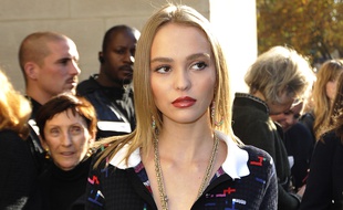 Lily-Rose Depp lors du défilé Chanel Printemps/Eté 17