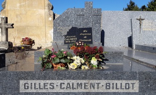 Jeanne Calment repose au cimetière de Trinquetaille, à Arles.