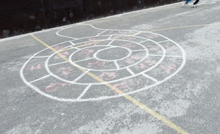 Haute-Saône: Deux hommes règlent violemment leurs comptes dans la cour d'école (Illustration)