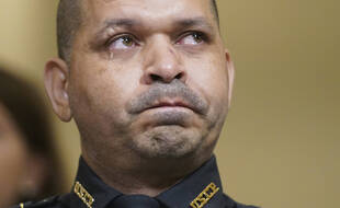 Le policier du Capitole de Washington Aquilino Gonell témoigne devant la commission d'enquête du Congrès américain, le 27 juillet 2021.