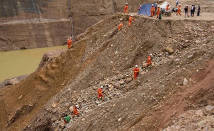Un précédent glissement de terrain dans une mine de jade avait fait 23 morts, le 24 juillet 2018, dans le nord de Myanmar, en Birmanie.
