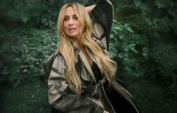 « L’amour du public français fait de moi qui je suis », estime Lara Fabian