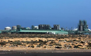 Vue en date du 23 mars 2013 du champ pétrolier d'al-Ghani, dans le sud de la Libye