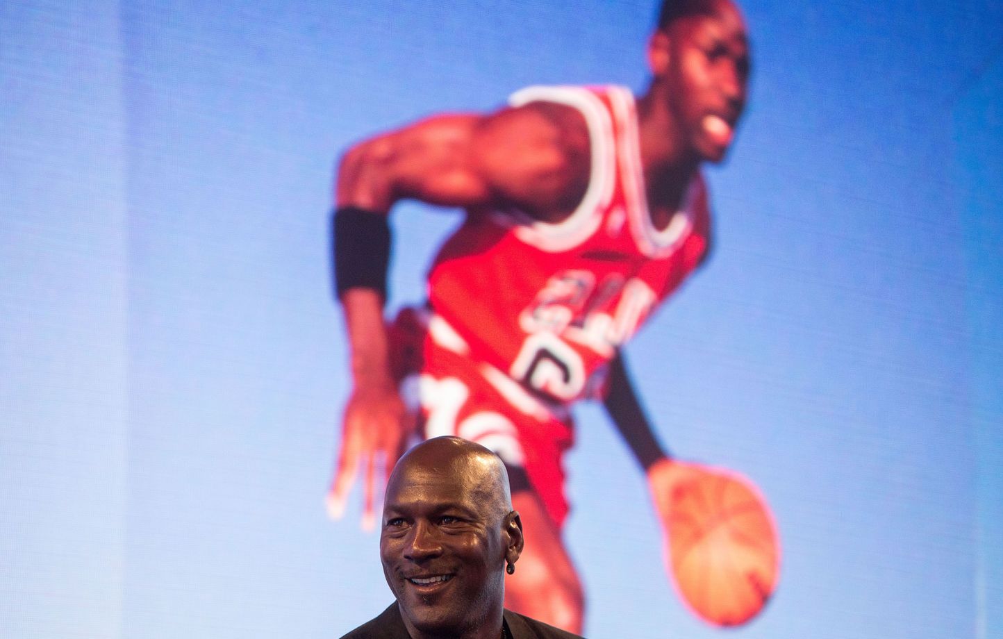 L'ancien basketteur professionnel américain Michael Jordan donne une conférence de presse au Palais de Tokyo à Paris le 12 juin 2015 pour présenter le Palais 23, un événement au Palais de Tokyo du 12 au 14 juin pour célébrer le 30e anniversaire de Jordan Brand.