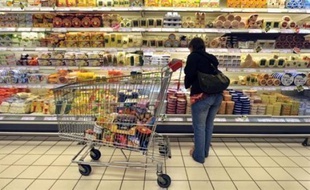 Un total de 60% des Français disent économiser de plus en plus sur leurs dépenses quotidiennes pour pouvoir continuer à s'offrir des loisirs, selon un sondage Ifop à paraître dans le Journal du Dimanche.