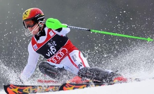 Le lutin autrichien Marcel Hirscher a conservé sa couronne de roi de la neige en remportant dimanche le slalom de Zagreb, qui lui fut longtemps ennemi, pour signer sa 15e victoire en Coupe du monde de ski alpin et la 3e cette saison.