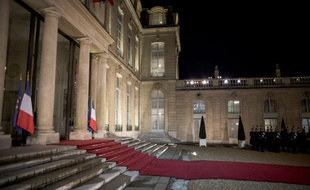 Le palais de l'Elysée, by night.