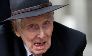 Ronnie Biggs --simple exécutant lors de l'attaque mythique du train postal Glasgow-Londres en 1963-- a tiré sa révérence mercredi à 84 ans dans une paisible maison de retraite londonienne, auréolé d'une légende forgée en 36 ans de cavale époustouflante.
