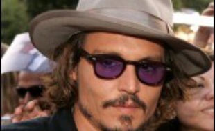 L'acteur américain Johnny Depp va produire l'adaptation au grand écran du roman "Les jours heureux" du Français Laurent Graff, a rapporté lundi le quotidien Hollywood Reporter.