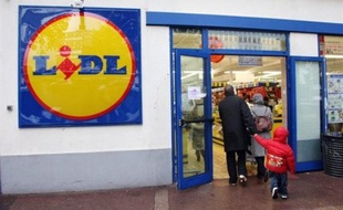 Les produits vendus dans les magasins de hard-discount sont en moyenne meilleur marché de 88% par rapport aux grandes marques et de 32% par rapport aux marques de distributeurs, indique l'association UFC-Que Choisir dans son mensuel de février.