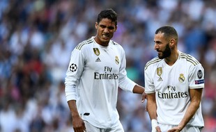 Raphaël Varane et Karim Benzema sous le maillot du Real.