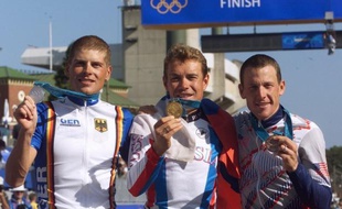 Le CIO a demandé à Lance Armstrong de rendre sa médaille de bronze gagnée lors du contre-la-montre aux JO de Sydney en 2000