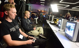 Deux joueurs s'affrontent sur Tetris lors du Retro Gaming Expo de Portland en 2014. (Illustration)
