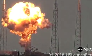 Une fusée Falcon 9 de SpaceX a explosé sur son pas de tir, à Cap Canaveral, en Floride, le 1er septembre 2016 lors d'un test.